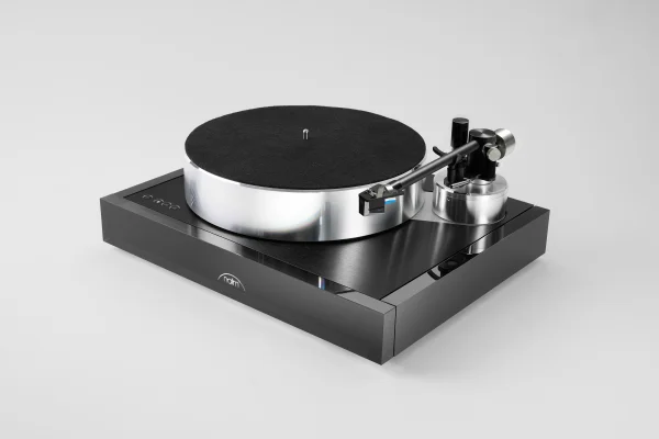 Naim Solstice Special Edition turntable, pre-amp, powersupply