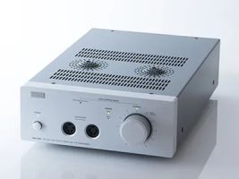 Stax SRM 700T hoofdtelefoonversterker | HIFI STUDIO WILBERT