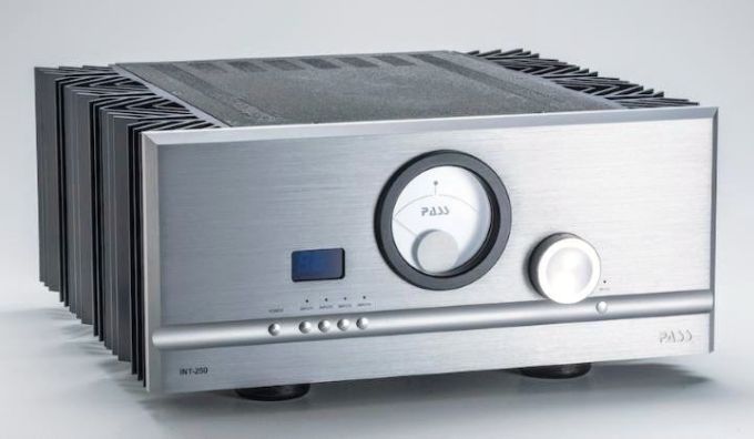 Pass Labs  INT250 Stereo versterker